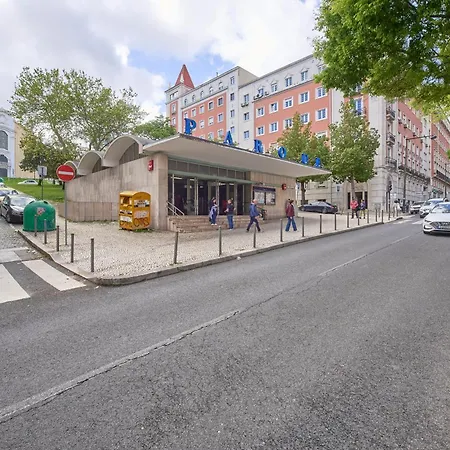 Double & Suite, Marques De Pombal, 1min Metro Vendégház