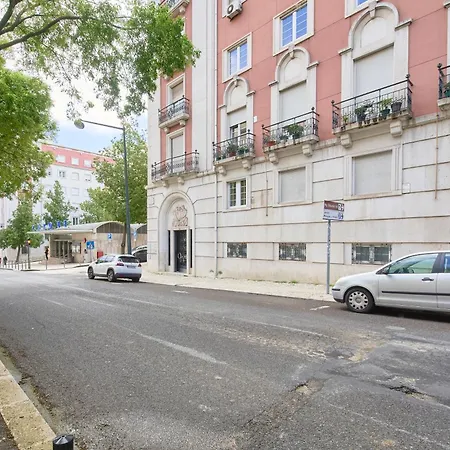Double & Suite, Marques De Pombal, 1min Metro Vendégház *