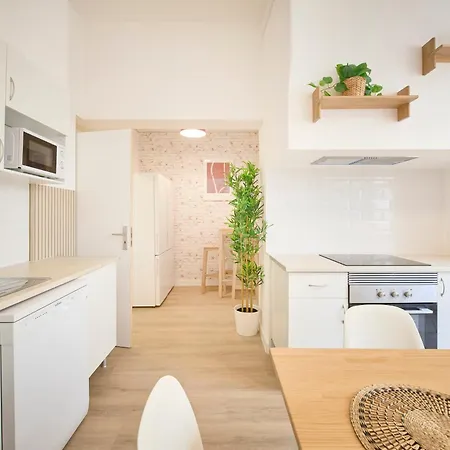 Double & Suite, Marques De Pombal, 1min Metro *