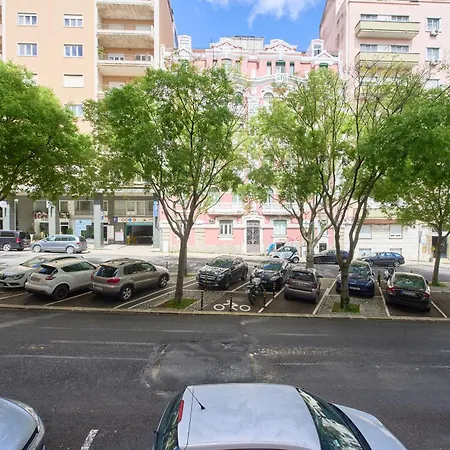 Vendégház Double & Suite, Marques De Pombal, 1min Metro Lisboa